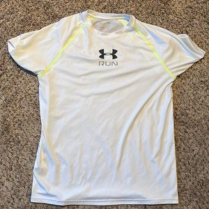 Men’s White Large Under Armour Heat Hear t shirt